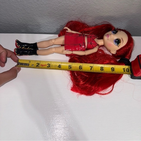 2019 MGA Rainbow High Red Hair Ruby Anderson Doll 11in Fully Articulated Girls - Picture 8 of 8